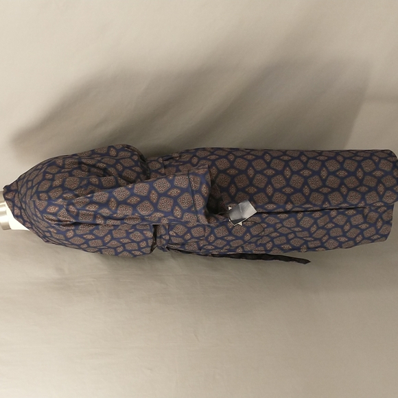 Men's Robe NWT Soft Wrap Style w Pockets Made in USA Washable Poly Comfortable - Picture 4 of 11